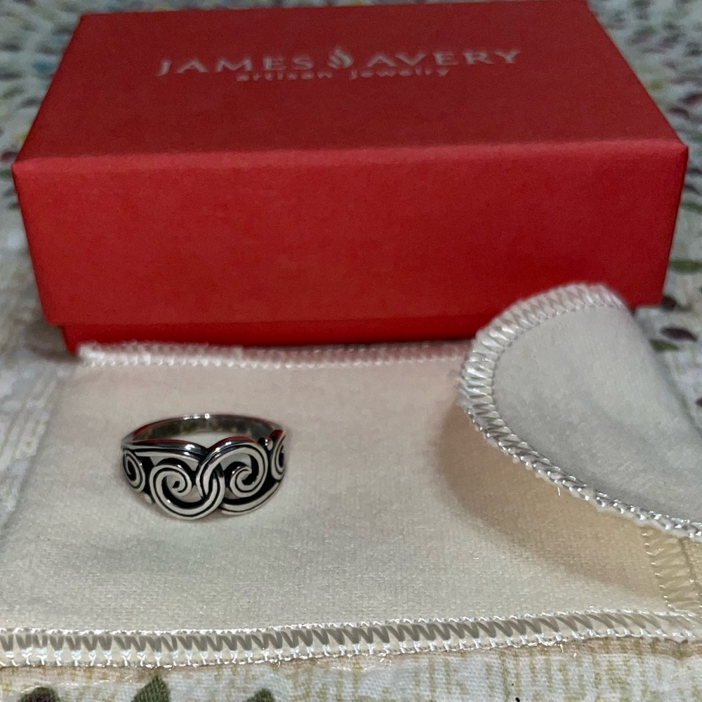 James Avery ring Size 5, good condition